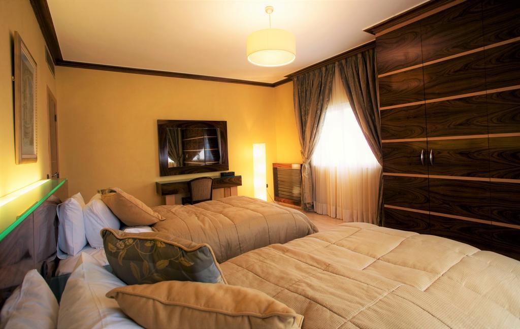 Lahoya Suites Beiroet Buitenkant foto