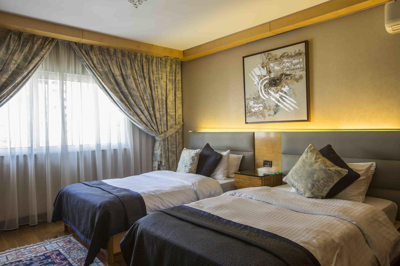 Lahoya Suites Beiroet Buitenkant foto