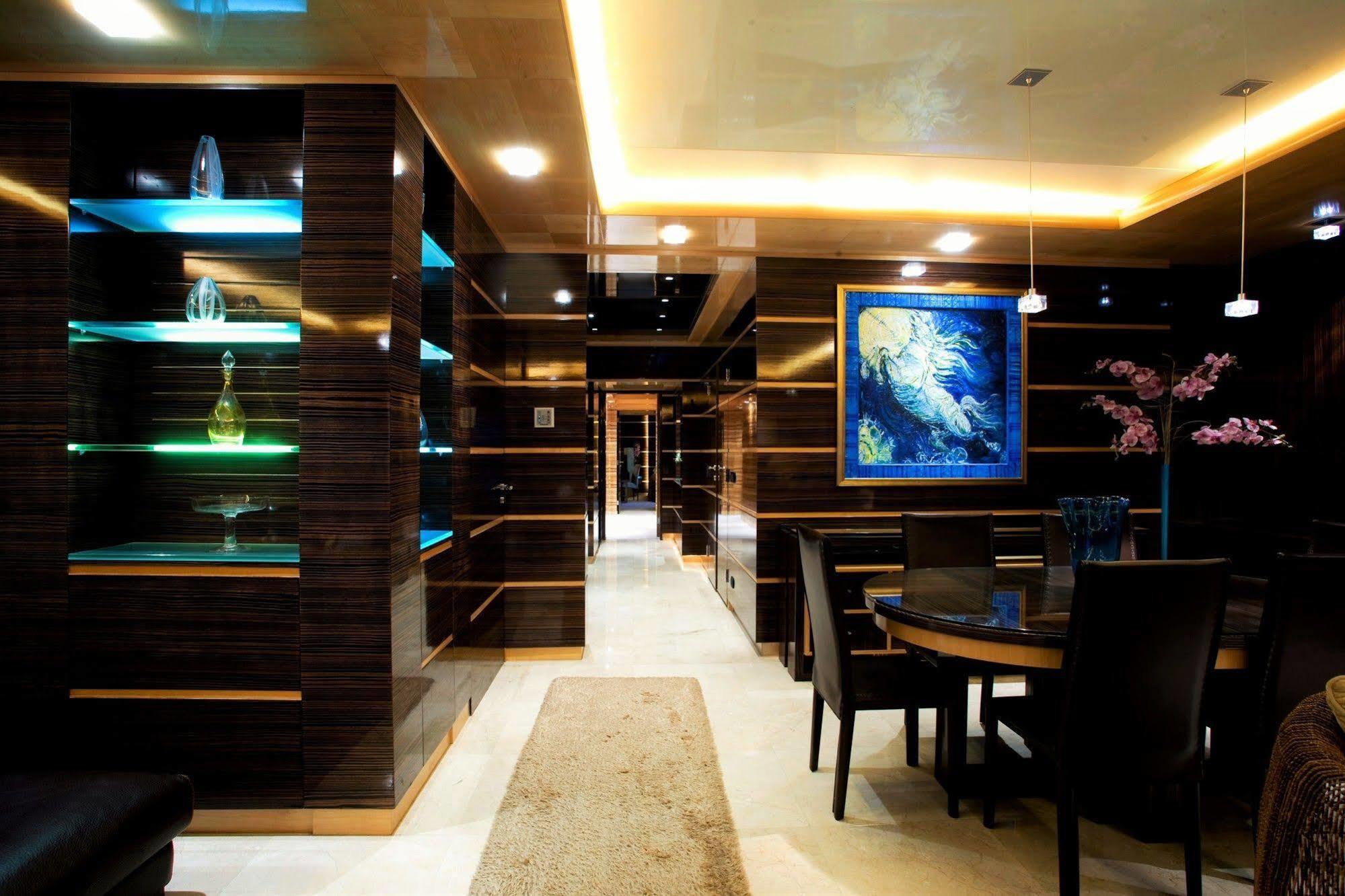 Lahoya Suites Beiroet Buitenkant foto