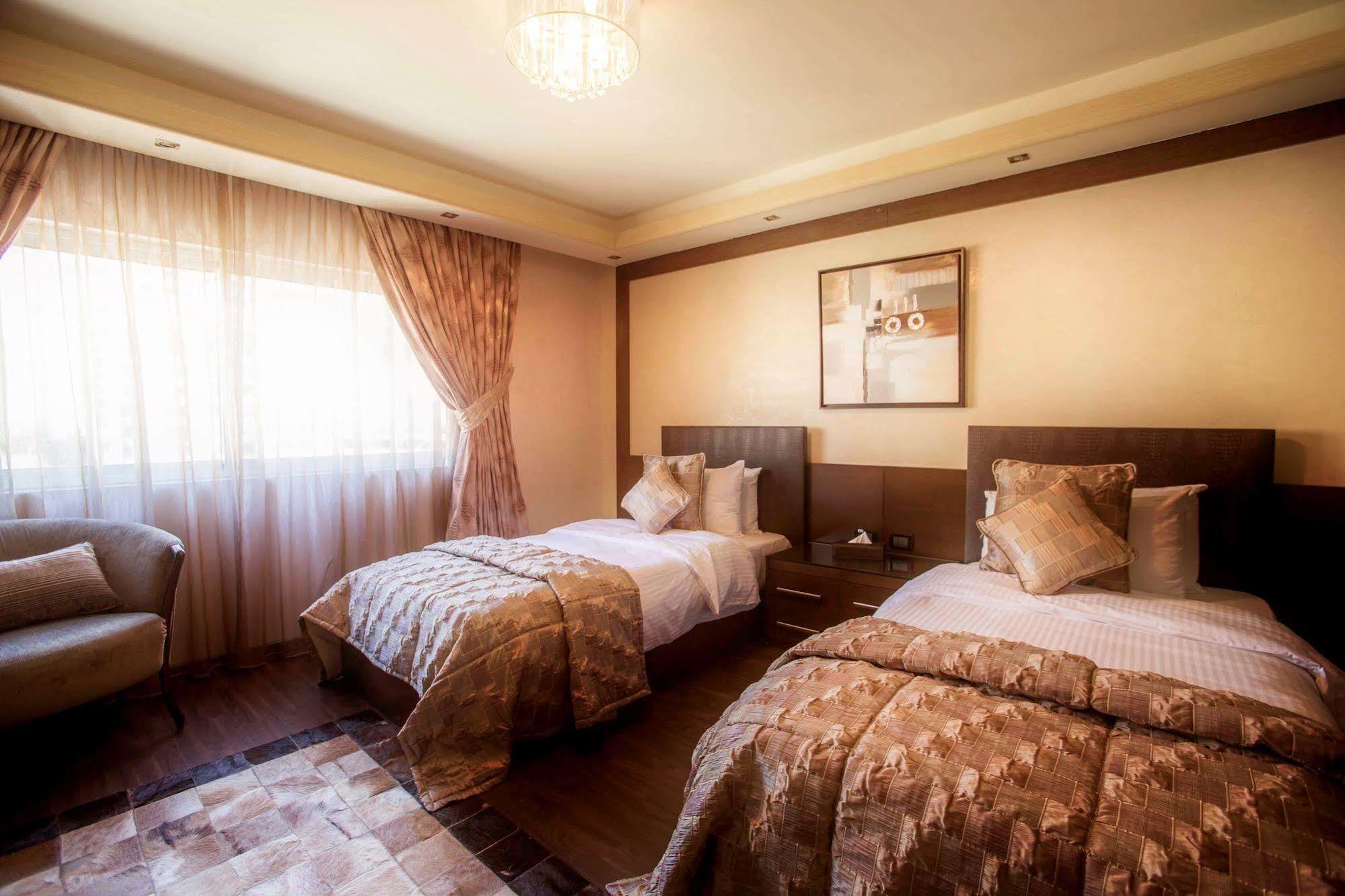 Lahoya Suites Beiroet Buitenkant foto