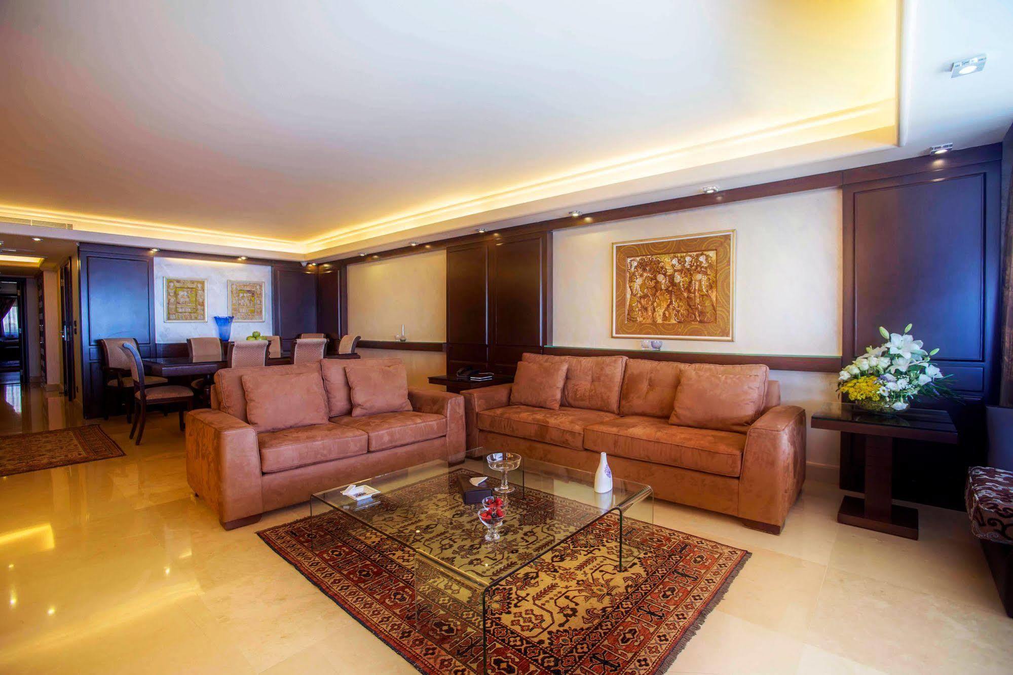 Lahoya Suites Beiroet Buitenkant foto