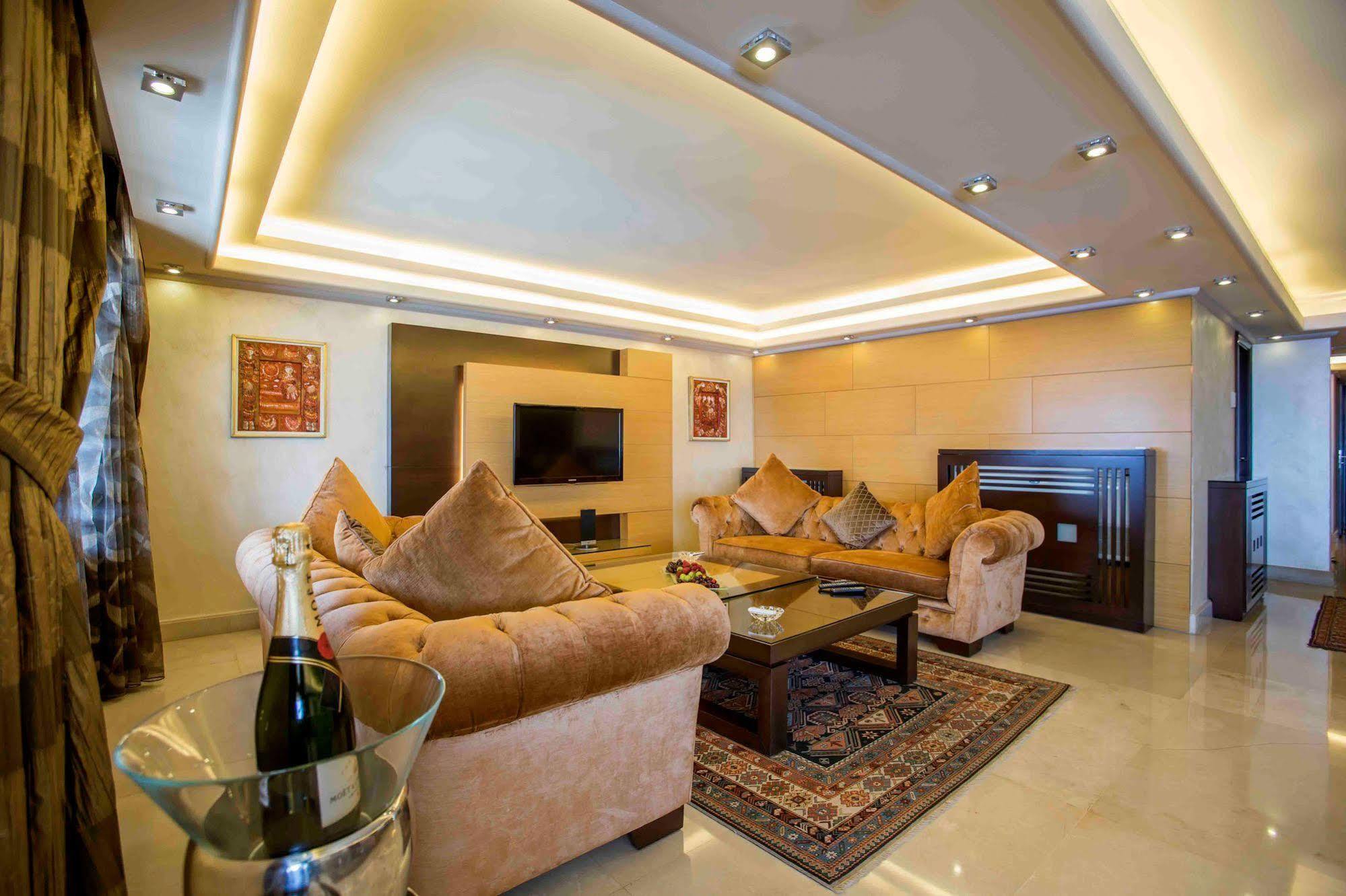 Lahoya Suites Beiroet Buitenkant foto