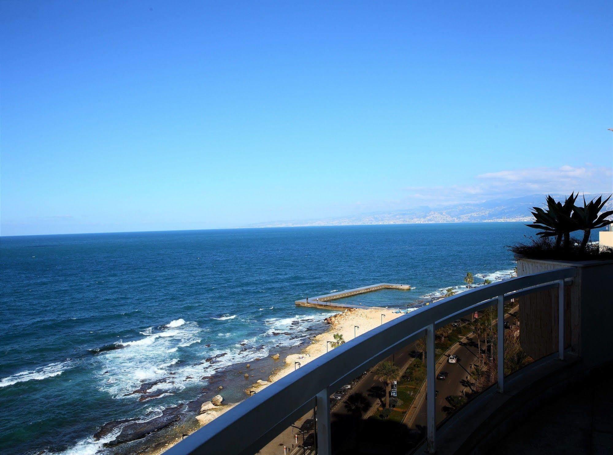 Lahoya Suites Beiroet Buitenkant foto