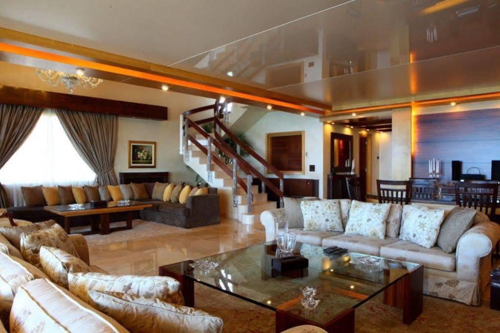 Lahoya Suites Beiroet Buitenkant foto