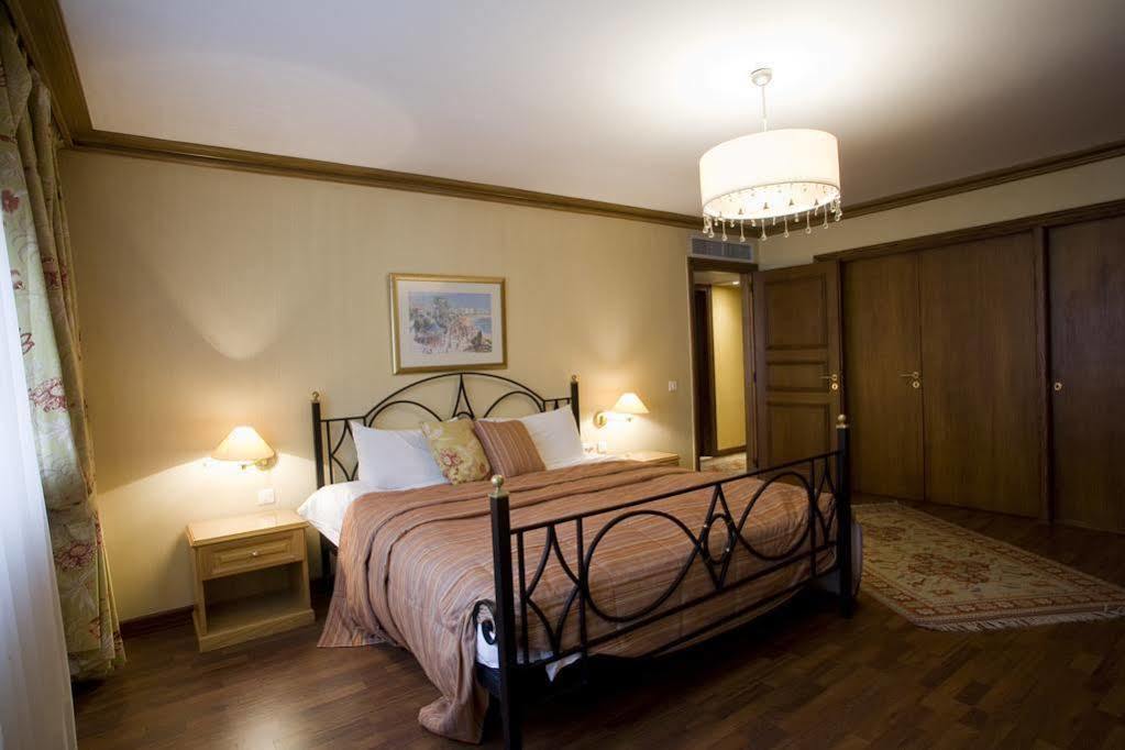 Lahoya Suites Beiroet Buitenkant foto